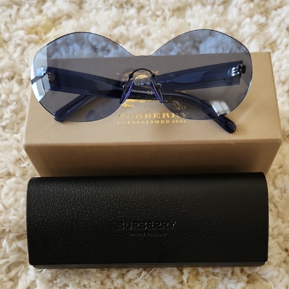 Burberry Blue Sunglasses - Picture 1 of 5